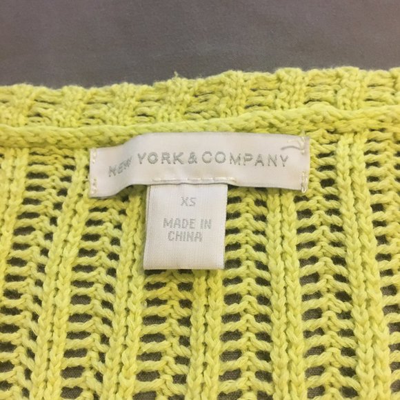 NY&Co Bright Green Sweater - Picture 2 of 3